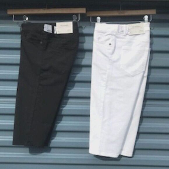 Bermuda Skimmer Shorts . Size: 4 Average . Black & White . (2) Pair Bundle